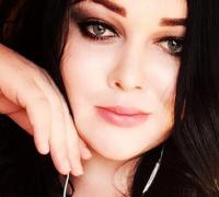 Médico esquarteja mulher e joga partes no vaso sanitário ao descobrir que ela era transexual