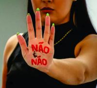 Sancionada lei que protege mulheres de violência em bares e shows