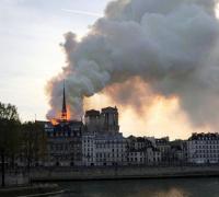 França pede doações e avalia danos na Notre-Dame