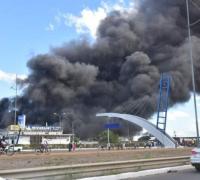 Vitória da Conquista: Fogo destrói 85 veículos em pátio de empresa de ônibus