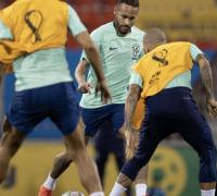 Tite define escalação do Brasil e faz apenas uma mudança em relação ao time da estreia