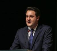 Ao ser diplomado, Ratinho promete cortar 13 secretarias