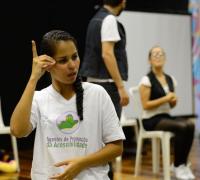 Surdos defendem Libras como segundo idioma oficial do Brasil