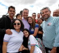 Em Irecê, Rui Costa inaugura avenida, entrega pavimentação e 3 ambulâncias à população