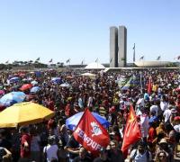Manifestantes voltam às ruas em defesa de mais recursos para educação