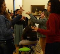 Jovens surdos e intérpretes buscam ar da inclusão