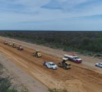 Em Itaguaçu da Bahia, Codevasf realiza pavimentação em estrada de acesso ao projeto de irrigação Baixio de Irecê