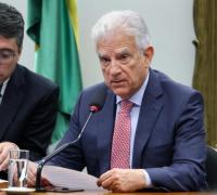 Proposta proíbe a venda de bebida alcoólica a quem porta arma