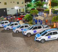 Prefeito entrega veículos novos para Educação e Saúde, e assina Ordens de Serviço