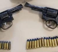 Após denúncia, Polícia Militar apreende armas dentro de veículos em Irecê
