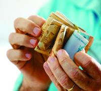 Salário mínimo com valor reajustado passa a ser pago a partir desta semana