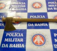 Polícia impede que filho agrida mãe com machado