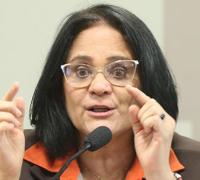 Damares quer que agressores de mulheres não exerçam funções públicas por cinco anos