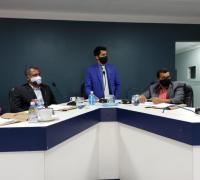 Gentio do Ouro: Em sessão tumultuada, vereadores da base do prefeito defendem projetos que extinguem cargos públicos