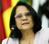 Após ameaça de morte, Damares Alves pede demissão de cargo