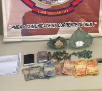 Irecê: Mulher é flagrada embalando cocaína em quintal de residência
