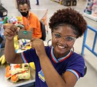 Estado deposita dinheiro do Bolsa Presença para as famílias de estudantes, neste sábado (10)