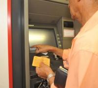 Bancos abrem de manhã na véspera do Natal