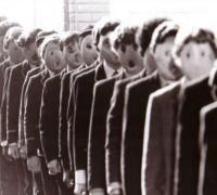 Militantes políticos adversários possuem algo em comum: inépcia e identidade autoanulada