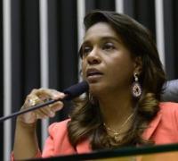 Tia Eron é nomeada secretária de Políticas para as Mulheres no ministério de Damares