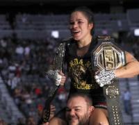 Amanda Nunes vence holandesa e mantém cinturão pela 5ª vez