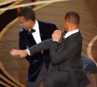 Will Smith dá tapa na cara de Chris Rock durante o Oscar 2022