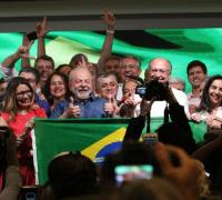 Em primeiro discurso, Lula diz que combate à miséria é sua missão