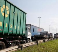 Bolsonaro diz que governo vai criar cartão-caminhoneiro