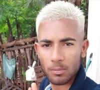 Homem em surto psicótico faz vítimas com faca e é morto por agente do Estado