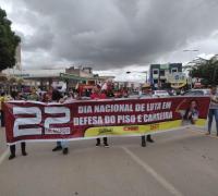 Em Irecê, professores de Gentio do Ouro voltam a manifestar pelo pagamento do piso salarial