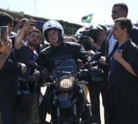 Bolsonaro acusa jornalista de tentar estragar dia dos pais: 