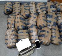 Mulher foge de blitz, mas acaba alcançada com 20 kg de maconha em Central,BA