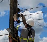 Aneel proíbe corte de luz de família de baixa renda; medida vale até 30 de junho