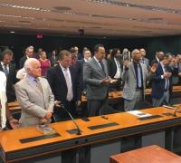 Bancada evangélica articula para derrubar decreto de armas de Bolsonaro 