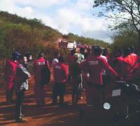 Moradores da Zona Rural de Gentio do Ouro protestam e impedem passagem de veículos da empresa Cortez para cobrar melhorias em estrada