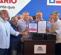 Prefeito de Gentio do Ouro assina em Salvador convênios de obras para o Município