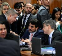 CCJ decide na quarta se derruba ou mantém decreto de armas de Bolsonaro