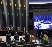 Câmara aprova MP com piso permanente de R$ 400 para Auxílio Brasil