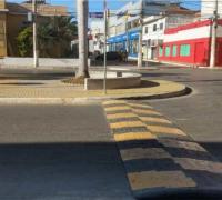 Lombadas inovadoras e ecológicas são instaladas nas ruas de Irecê