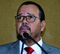 Ex-deputado Jacó passa mal em voo e é socorrido por Fabíola Mansur