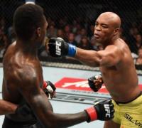 Anderson Silva é derrotado por unanimidade por Israel Adesanya na Austrália 
