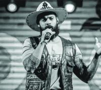 João Carreiro, em vídeo antes de morrer, brincou com roupa de hospital