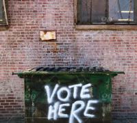 Em ano de eleição, muitas urnas se transformam em lixeiras